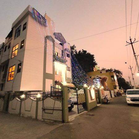 Hotel Aman Palace Prayagraj Exterior photo